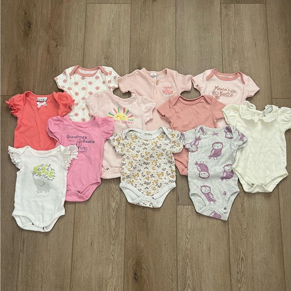 11 Assorted Baby Girl One Piece Bodysuits 0-3 Months - Picture 1 of 7